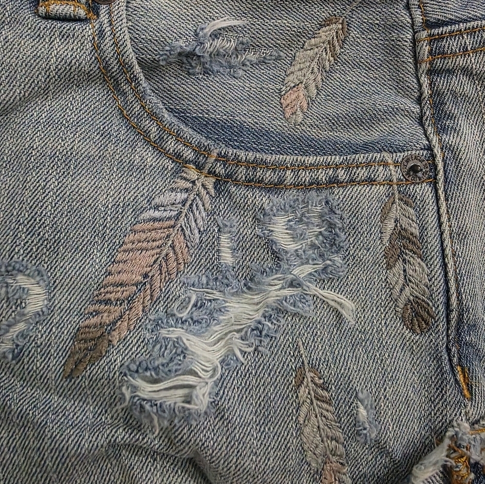 Distressed Denim Women Shorts American Eagle Embroidered Size 2 - Picture 6 of 6